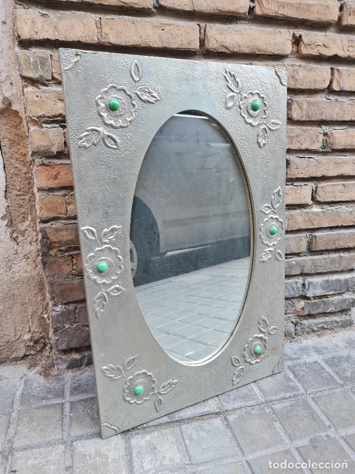 Antig&uuml;edades: Espejo de esta&ntilde;o repujado - Foto 1
