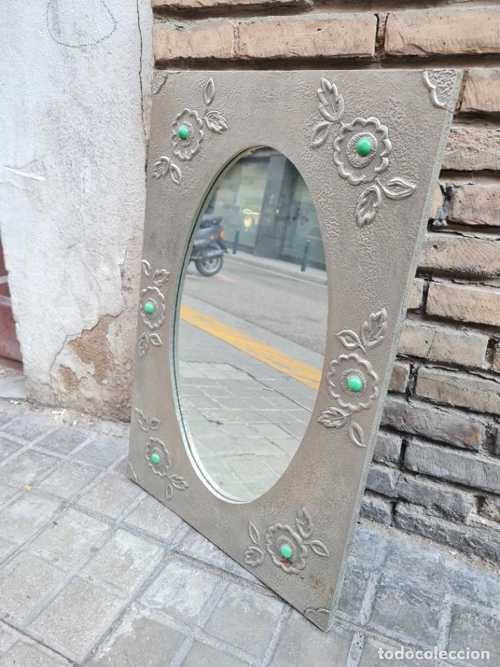 Antig&uuml;edades: Espejo de esta&ntilde;o repujado - Foto 2