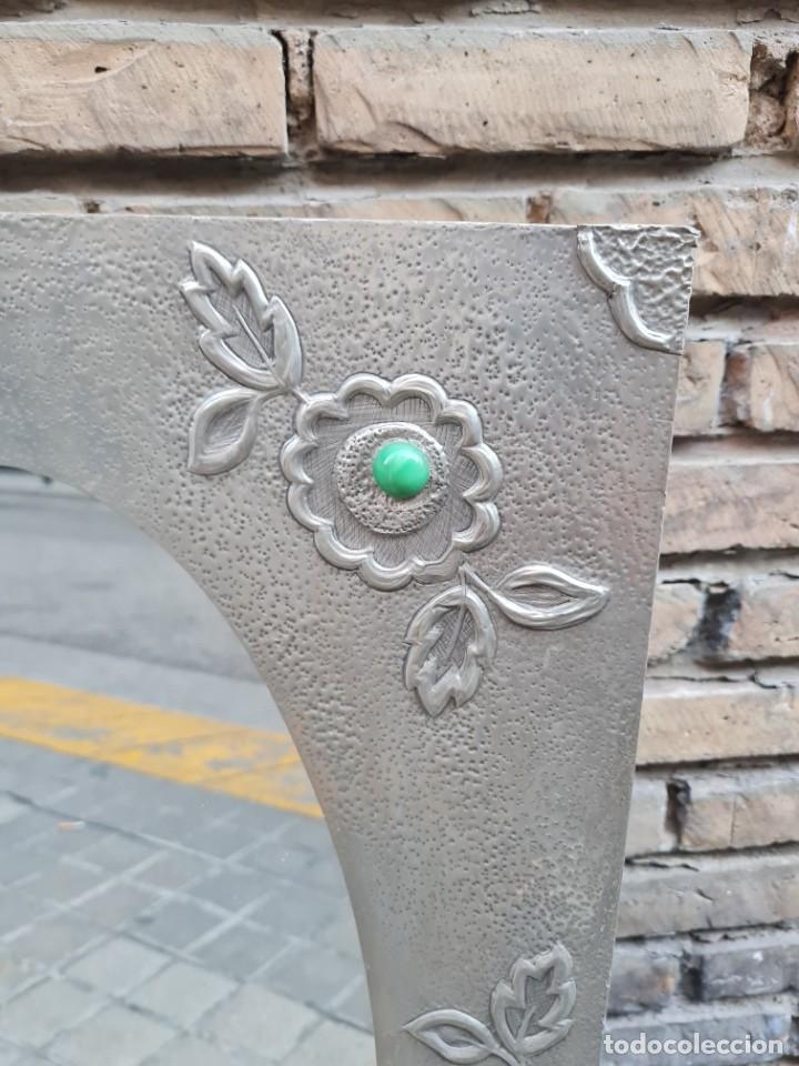 Antig&uuml;edades: Espejo de esta&ntilde;o repujado - Foto 3