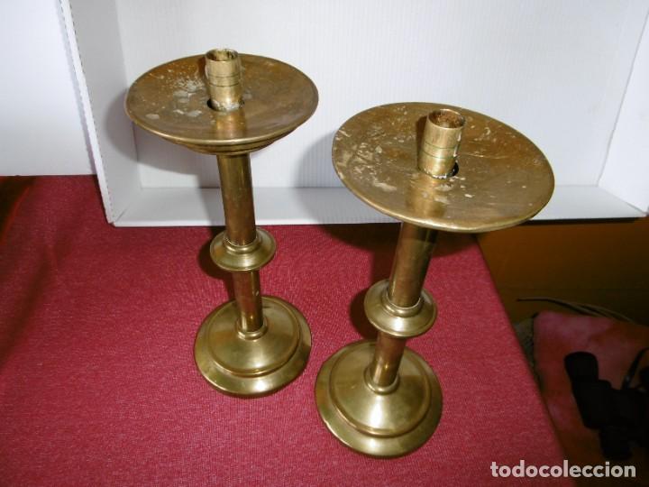 Antig&uuml;edades: ANTIGUA PAREJA DE CANDELABROS DE BRONCE. - Foto 5