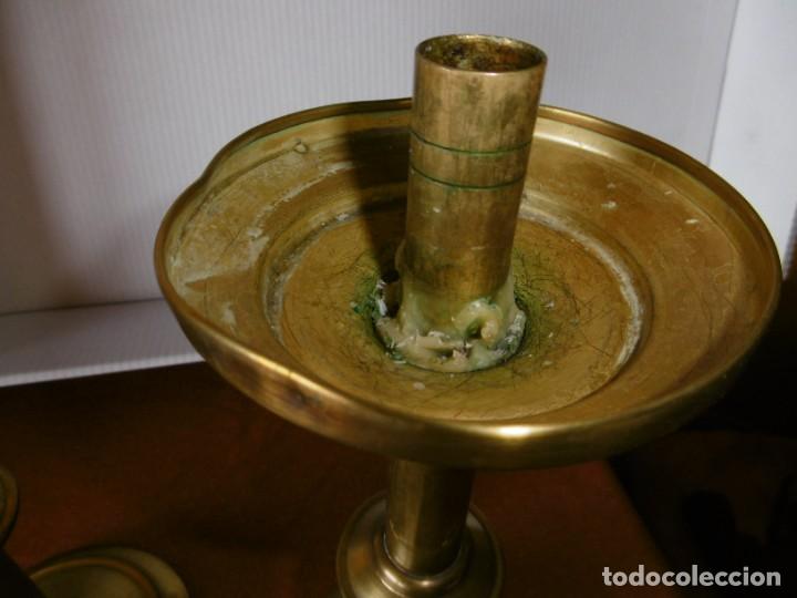 Antig&uuml;edades: ANTIGUA PAREJA DE CANDELABROS DE BRONCE. - Foto 6