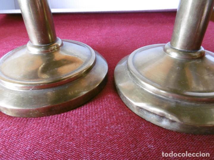 Antig&uuml;edades: ANTIGUA PAREJA DE CANDELABROS DE BRONCE. - Foto 7