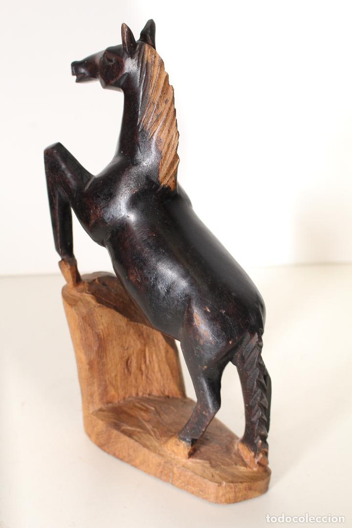 Antig&uuml;edades: caballo de madera - Foto 2