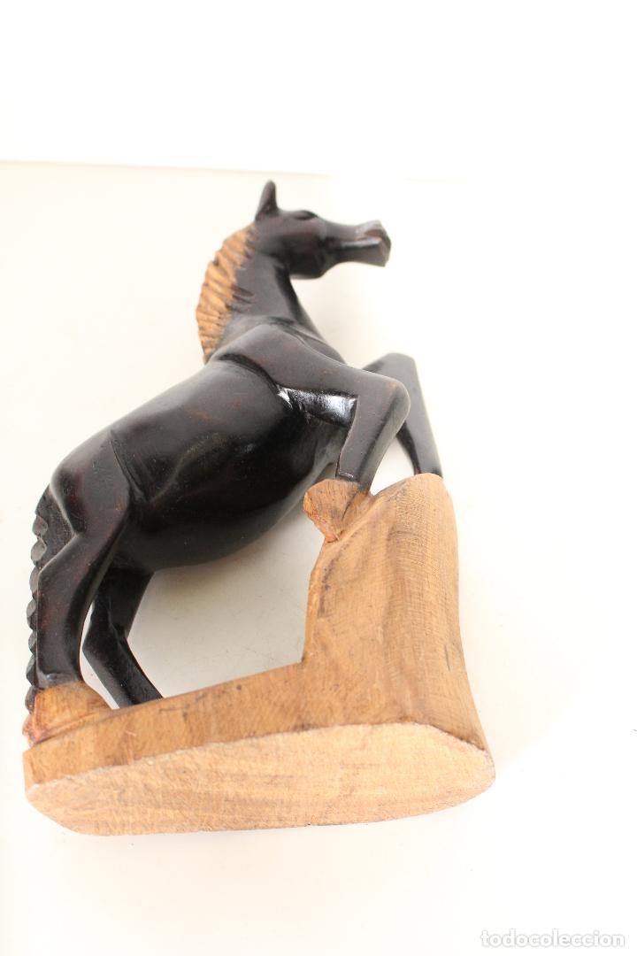 Antig&uuml;edades: caballo de madera - Foto 4