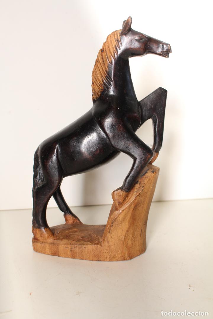 Antig&uuml;edades: caballo de madera - Foto 5