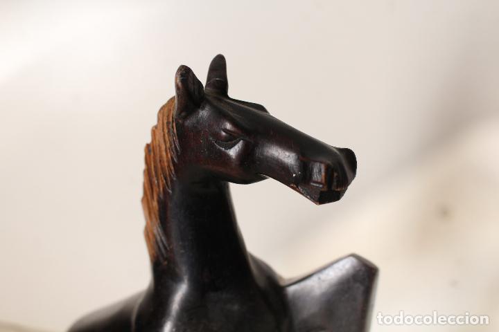 Antig&uuml;edades: caballo de madera - Foto 6