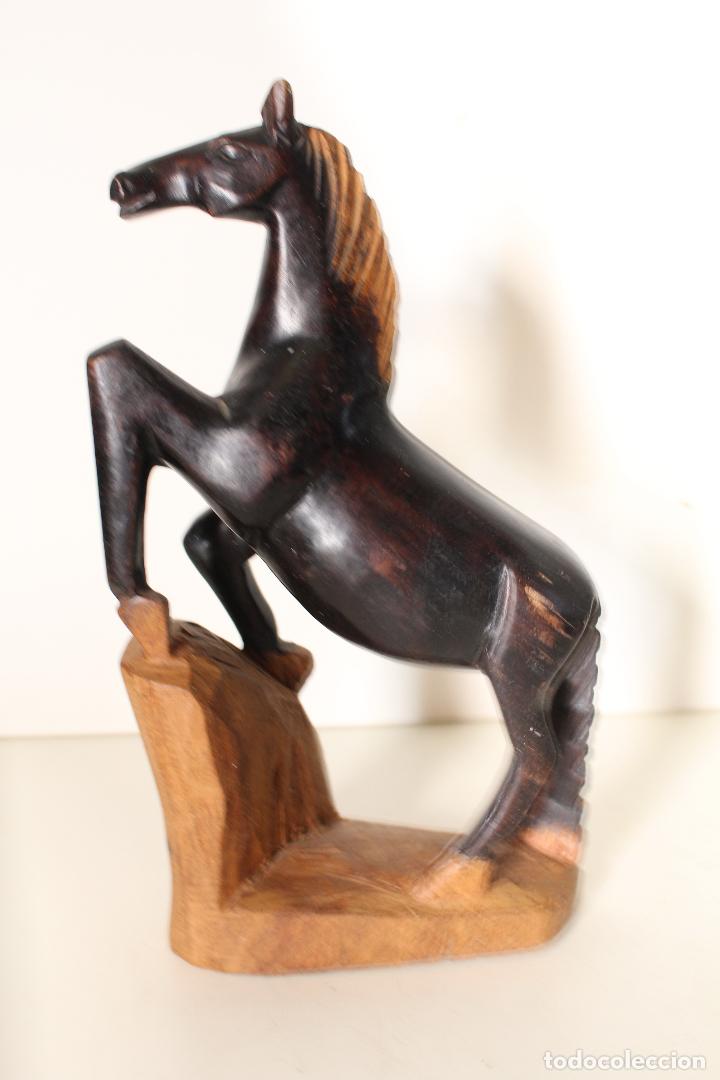 Antig&uuml;edades: caballo de madera - Foto 1