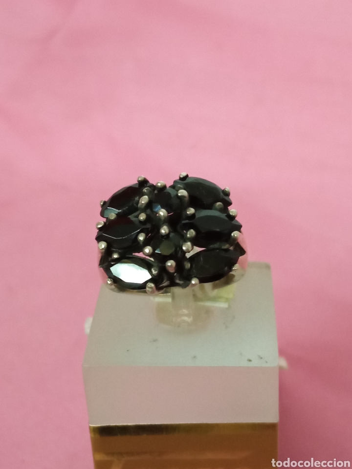 Antig&uuml;edades: sortija plata y piedras + - Foto 1