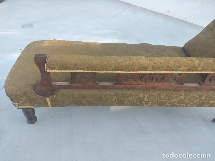 Antigüedades: cheslong siglo xix, madera y tapizado tipo raso, con ruedas en las patas ,de muelles. - Foto 13 - 275038948