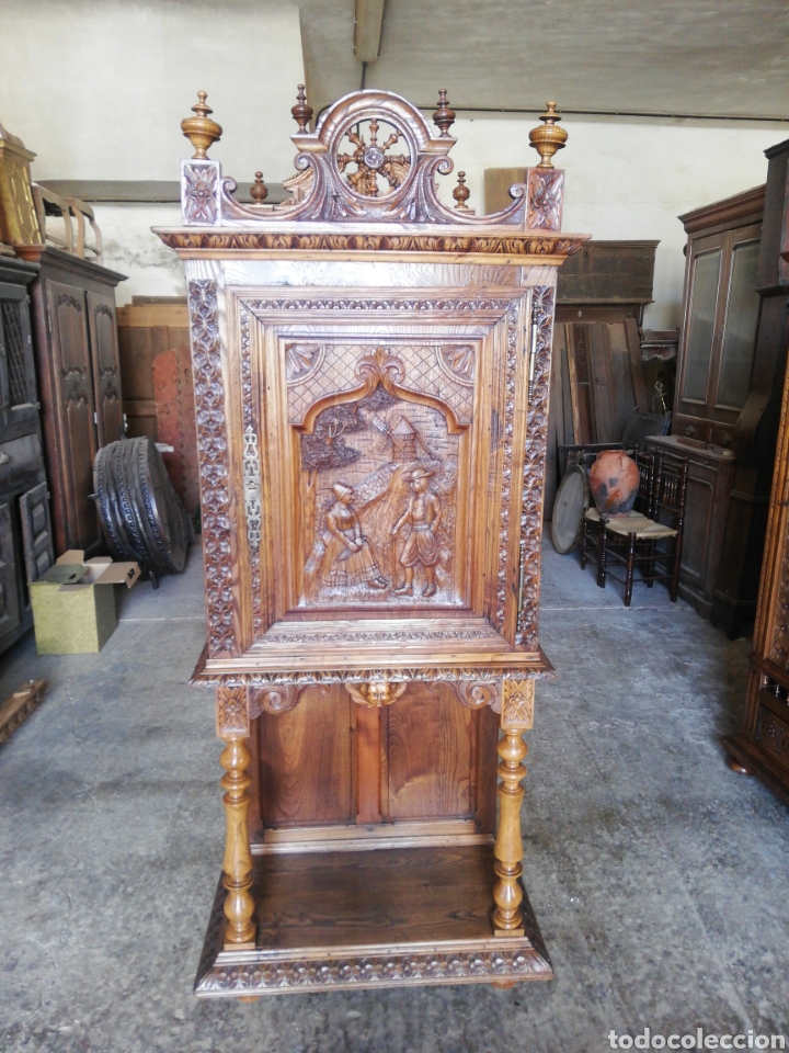 Antig&uuml;edades: Mueble tallado en roble restaurado - Foto 1