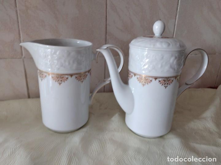 Cafetera Italiana-Cafetera con jarra-Cafetera producta en Italia-Cafeteras  con tazas y platillos-Design original-Cafeteras de lujo-Jarra de porcelana.