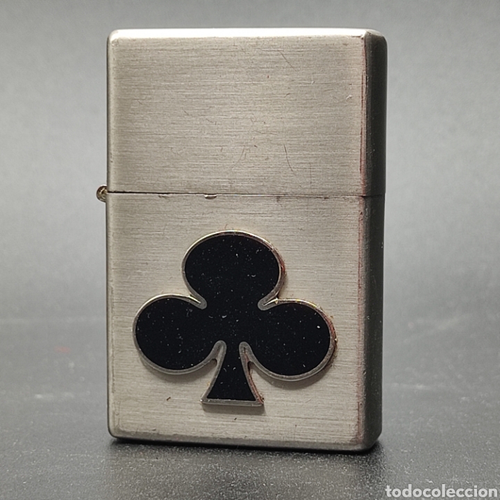 Antiguidades: Mechero tipo Zippo 2006 limited edition suits lighter. Tr&eacute;bol de p&oacute;ker