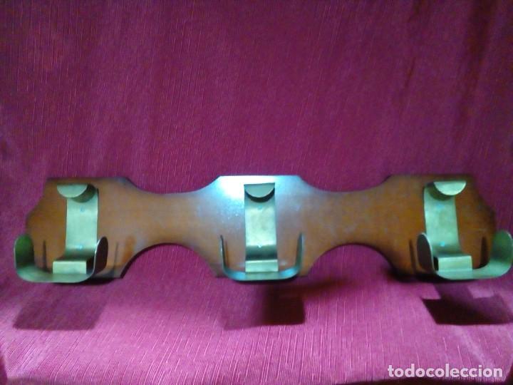 Antig&uuml;edades: perchero de madera y hierro - Foto 3
