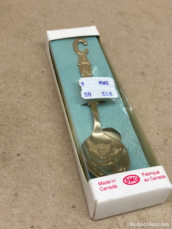 Antig&uuml;edades: Cuchara met&aacute;lica en estuche Canada - Foto 1