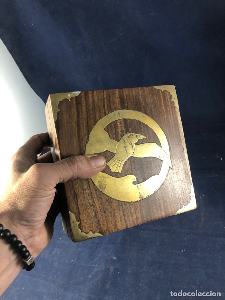 Antig&uuml;edades: Caja madera con motivo en bronce - Foto 1