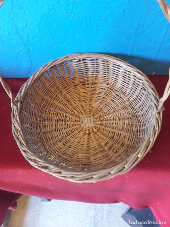 Antig&uuml;edades: Cesta de mimbre com asa - Foto 2