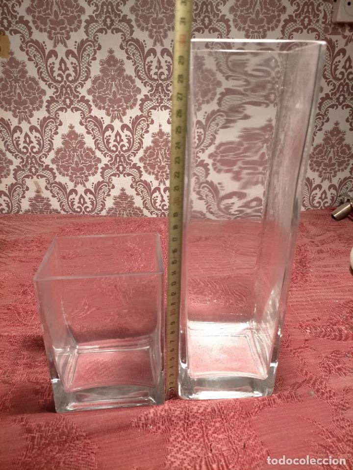 Antig&uuml;edades: Pareja de jarrones / floreros de cristal cuadrado y rectangular a&ntilde;os 80 - Foto 7