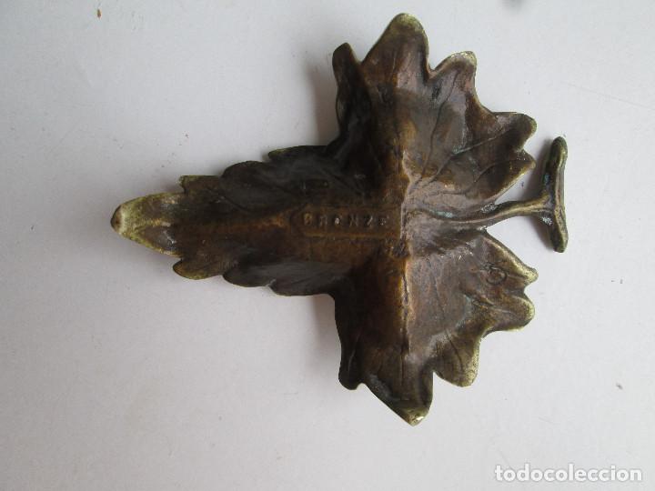Antig&uuml;edades: TARJETERO EN BRONCE MACIZO CON FORMA DE HOJA - Foto 2