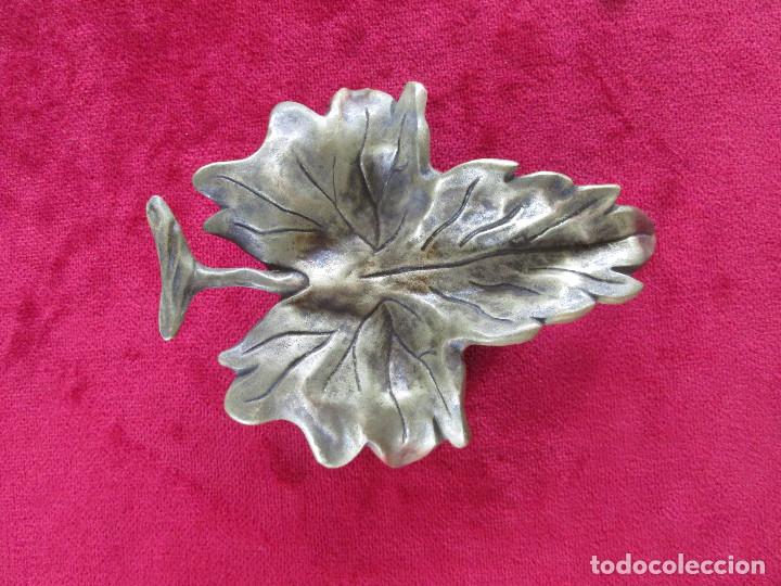 Antig&uuml;edades: TARJETERO EN BRONCE MACIZO CON FORMA DE HOJA - Foto 5