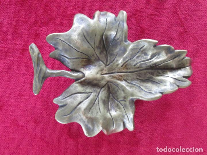 Antig&uuml;edades: TARJETERO EN BRONCE MACIZO CON FORMA DE HOJA - Foto 6