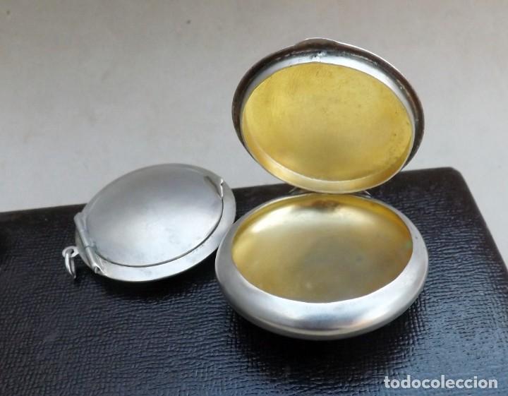 Antig&uuml;edades: ESTUCHE CON DOS POLVERAS Y PERFUMERO DE ALPACA - Foto 9