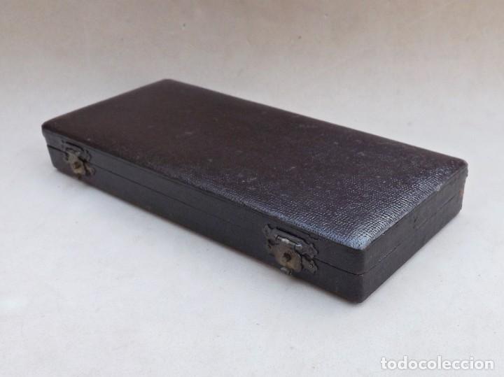 Antig&uuml;edades: ESTUCHE CON DOS POLVERAS Y PERFUMERO DE ALPACA - Foto 12