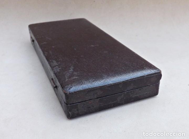 Antig&uuml;edades: ESTUCHE CON DOS POLVERAS Y PERFUMERO DE ALPACA - Foto 13