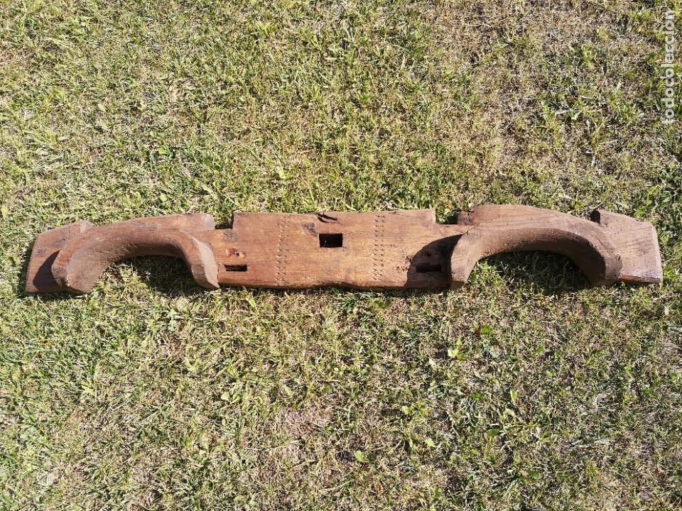 Antig&uuml;edades: ANTIGUO YUGO DE MADERA 135 CM. DE LARGO - Foto 1