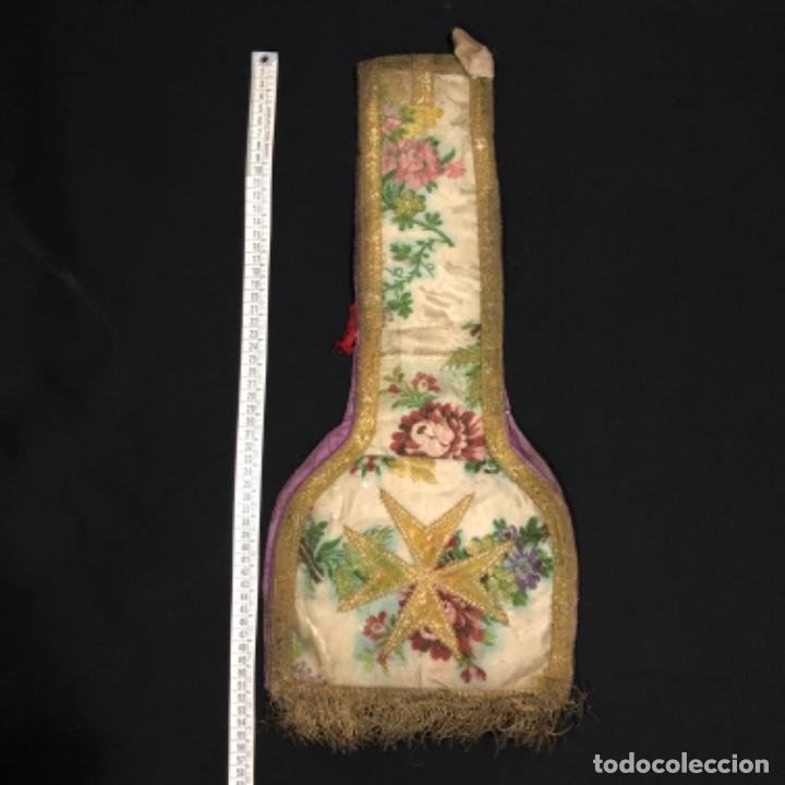 Antig&uuml;edades: Manipulo de brocado con galon de oro y fleco - Foto 1