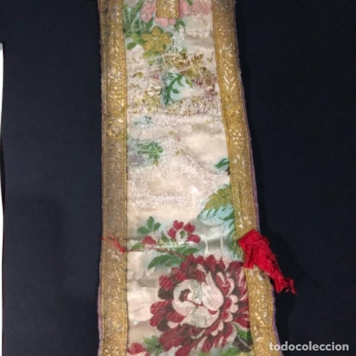 Antig&uuml;edades: Manipulo de brocado con galon de oro y fleco - Foto 4