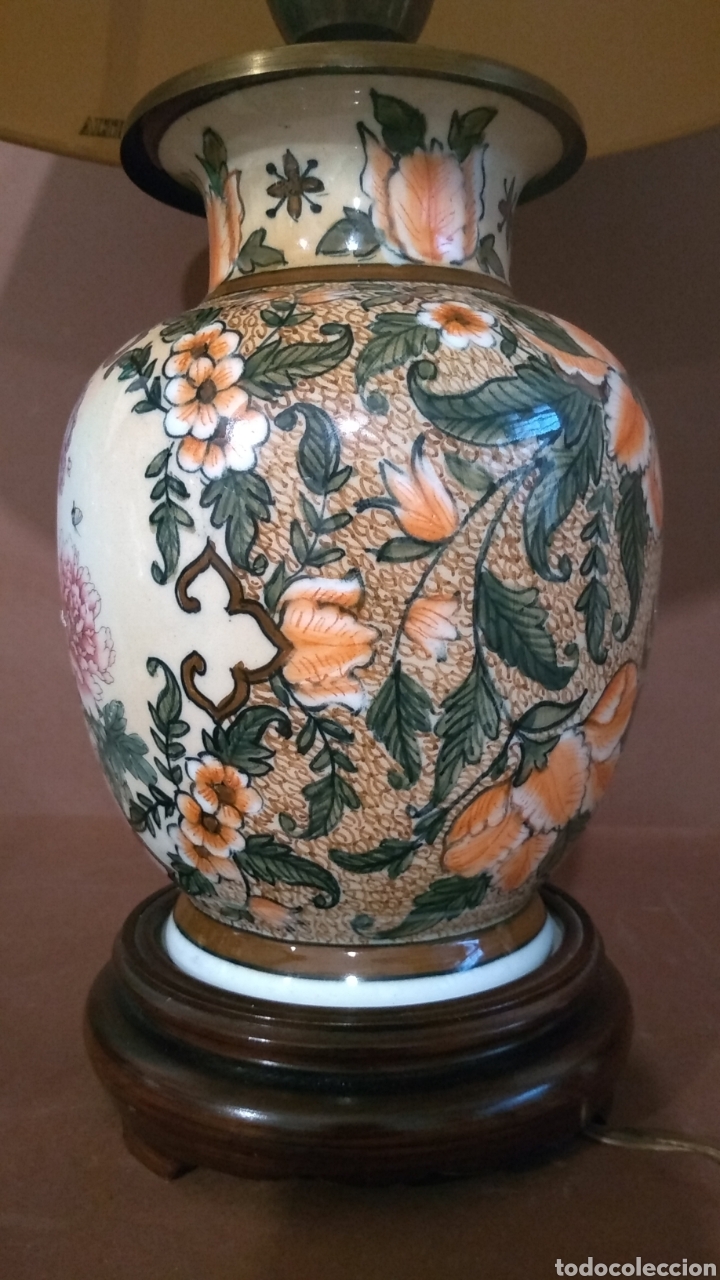 Antigüedades: Lampara de porcelana China sobre peana de madera decoración floral - Foto 4 - 276266868