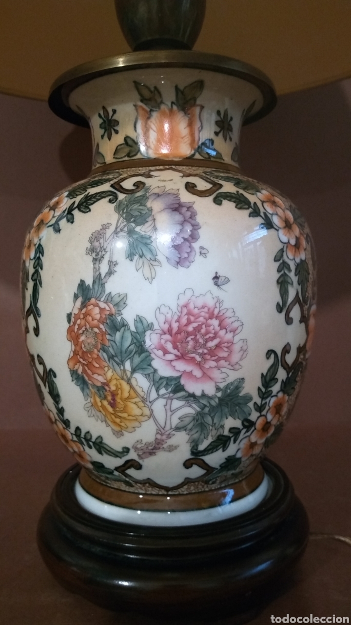 Antigüedades: Lampara de porcelana China sobre peana de madera decoración floral - Foto 2 - 276266868