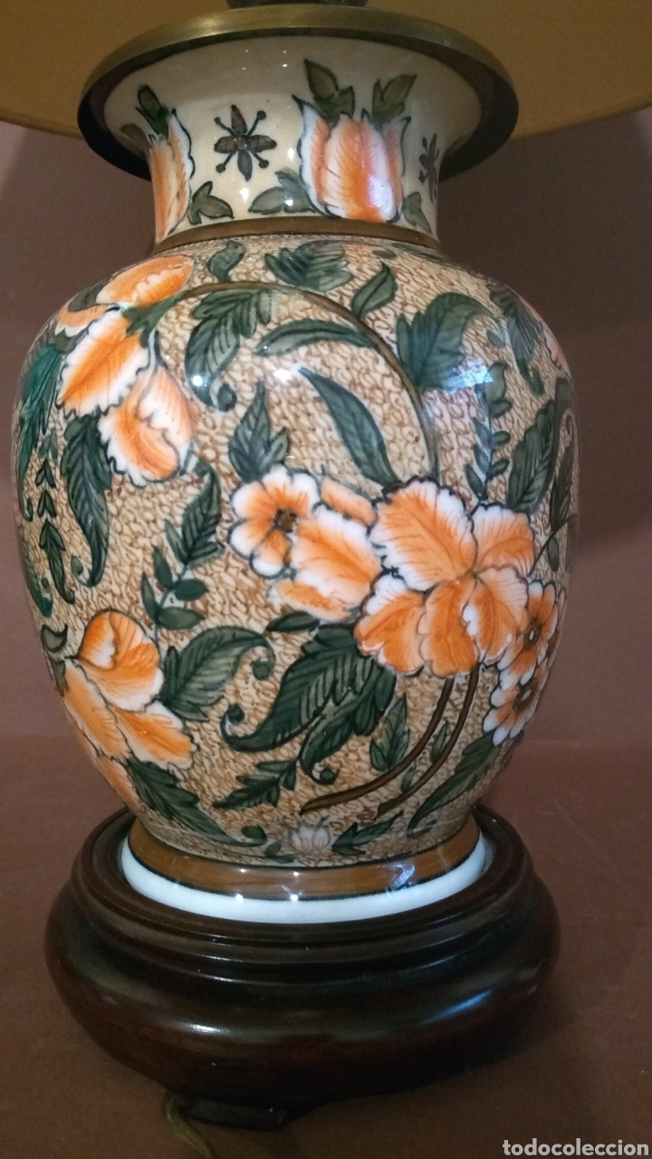 Antigüedades: Lampara de porcelana China sobre peana de madera decoración floral - Foto 6 - 276266868