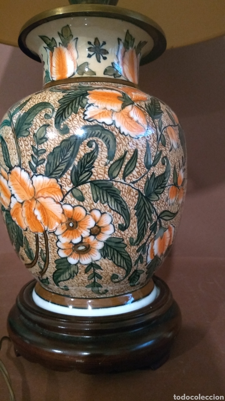 Antigüedades: Lampara de porcelana China sobre peana de madera decoración floral - Foto 5 - 276266868