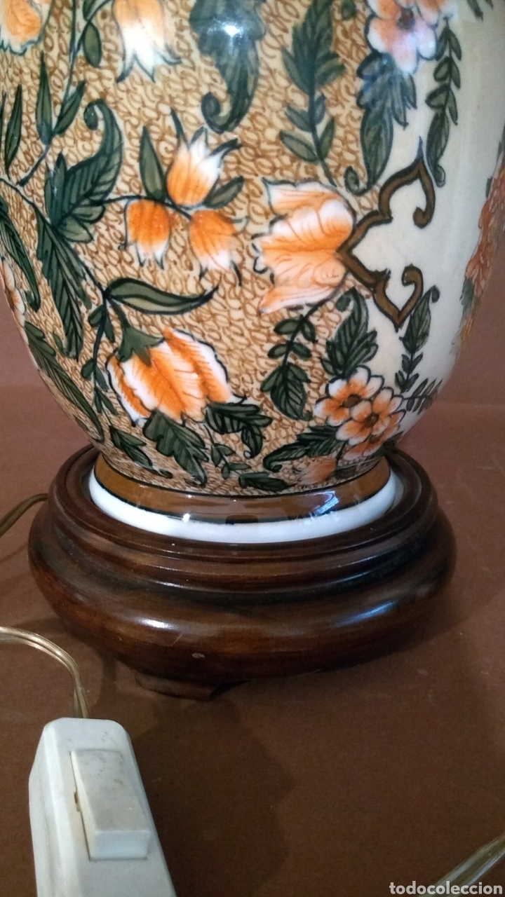 Antigüedades: Lampara de porcelana China sobre peana de madera decoración floral - Foto 7 - 276266868