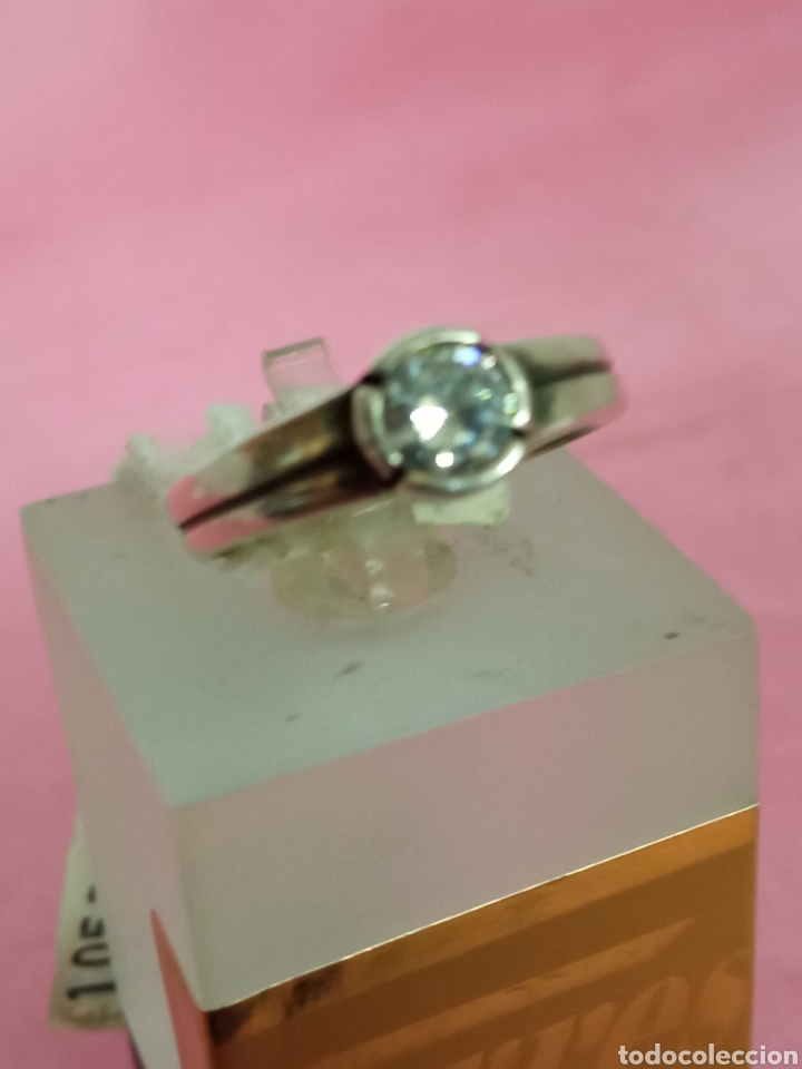Antig&uuml;edades: Sortija plata y circonita + - Foto 3