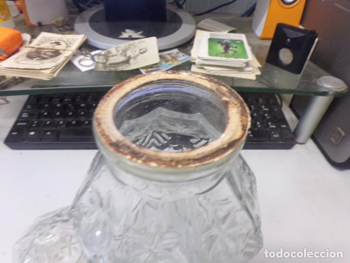 Antig&uuml;edades: ESTAMOS LIQUIDANDO. botella cristal grabado - Foto 4