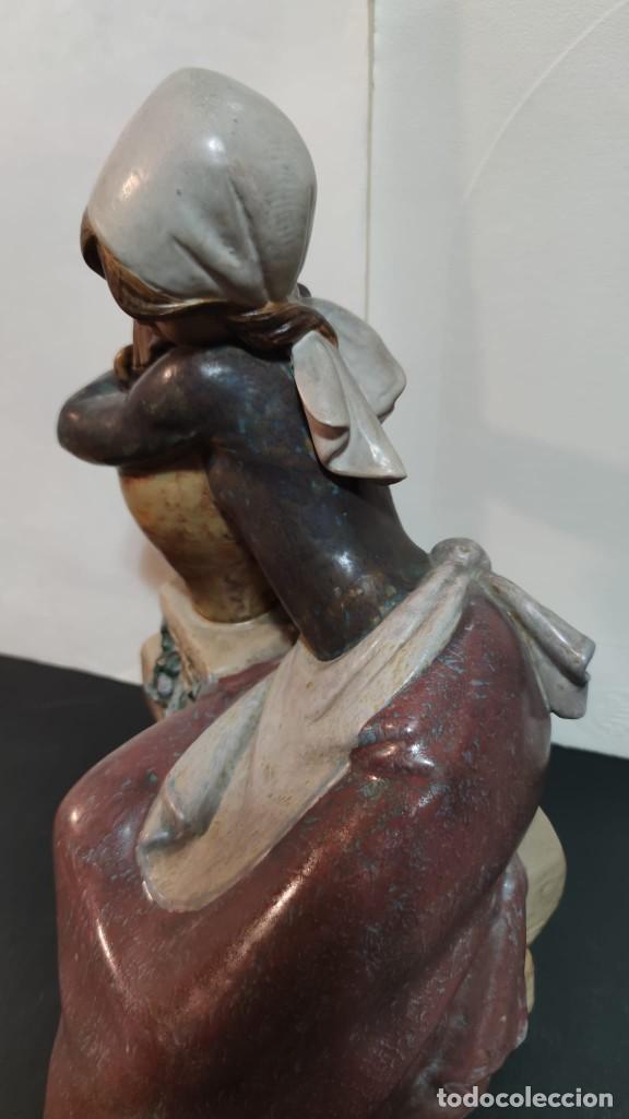 Antig&uuml;edades: Cantarera cansada. Lladro - Foto 4