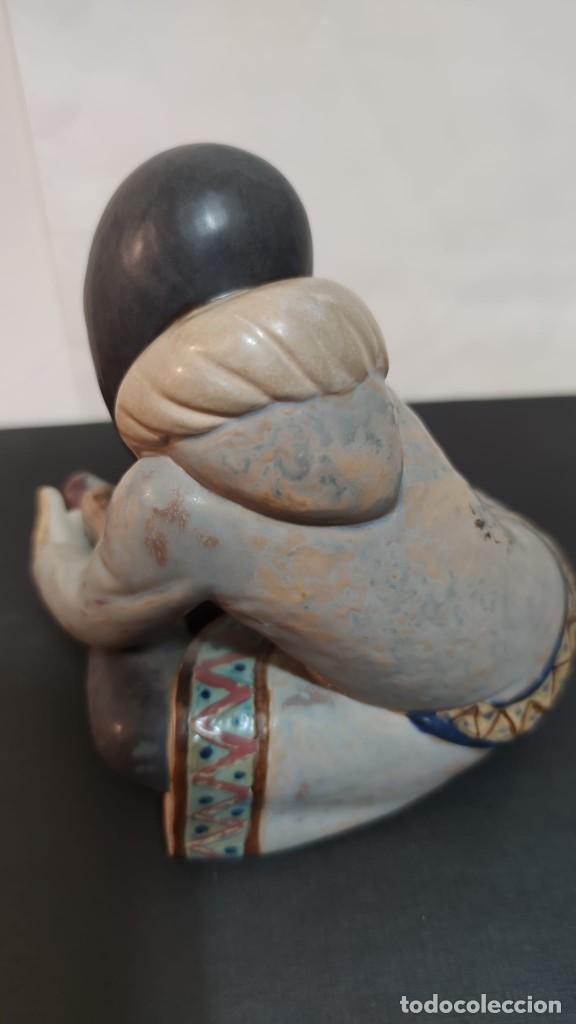 Antig&uuml;edades: Esquimalita cuid&aacute;ndose el pie. Lladr&oacute; - Foto 2