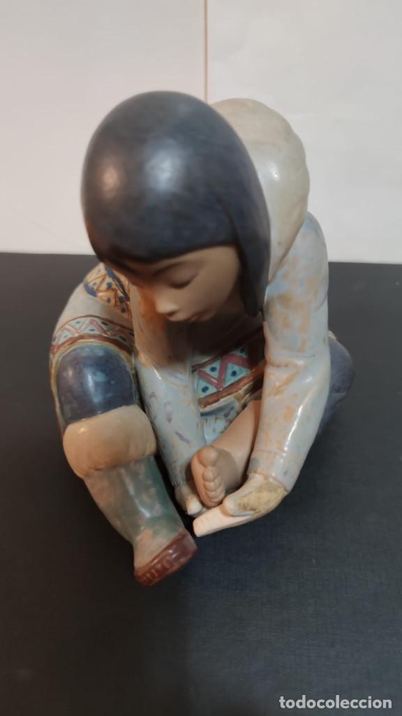 Antig&uuml;edades: Esquimalita cuid&aacute;ndose el pie. Lladr&oacute; - Foto 3