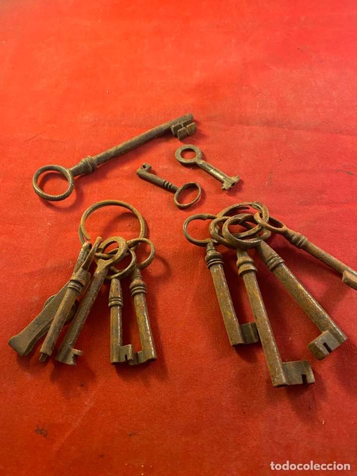 Antig&uuml;edades: Lote de antiguas llaves - Foto 1