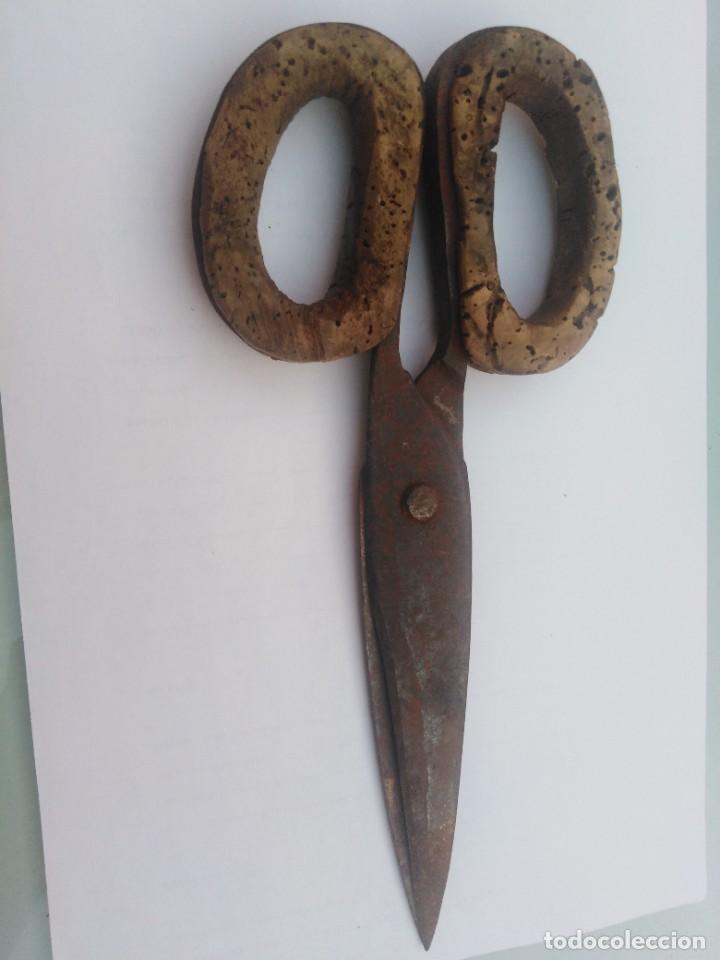 Antig&uuml;edades: Tijeras antiguas con marca - Foto 3
