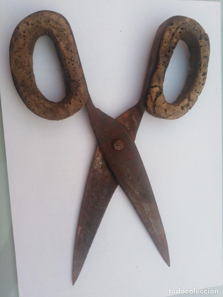 Antig&uuml;edades: Tijeras antiguas con marca - Foto 4