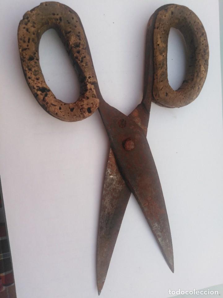 Antig&uuml;edades: Tijeras antiguas con marca - Foto 5