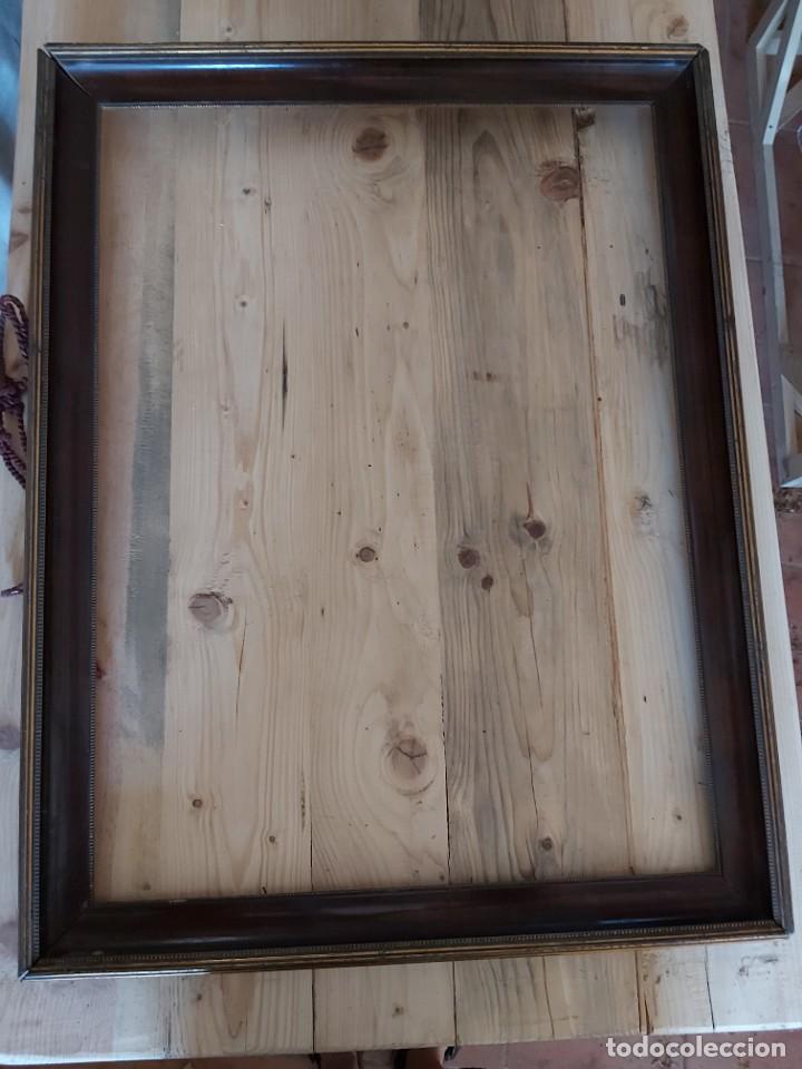 Antig&uuml;edades: Marco antiguo de madera en marr&oacute;n y dorado. - Foto 1