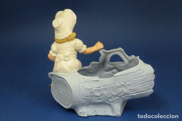Antig&uuml;edades: Figura de porcelana de biscuit - Foto 3