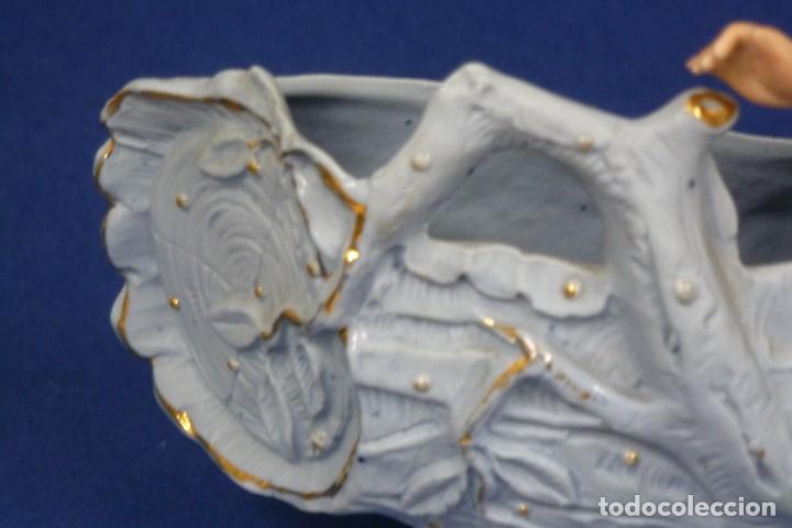 Antig&uuml;edades: Figura de porcelana de biscuit - Foto 5