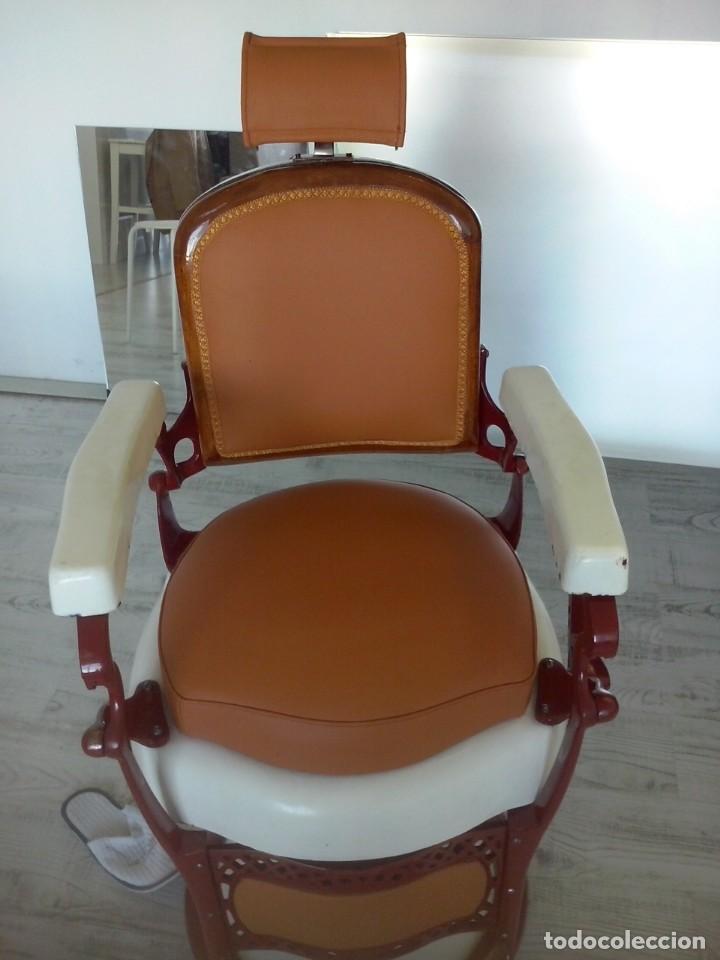 Antig&uuml;edades: Silla de barbero cl&aacute;sica - Foto 2
