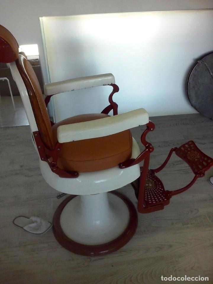 Antig&uuml;edades: Silla de barbero cl&aacute;sica - Foto 4