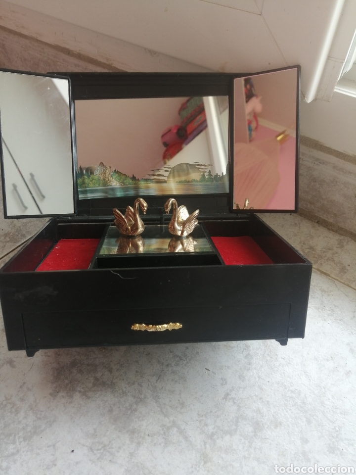 Antig&uuml;edades: Caja joyero musical cisnes - Foto 1